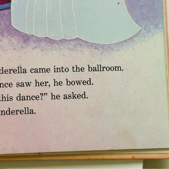 Walt Disney’s Cinderella Hardcover Picture Book - Picture 11 of 13